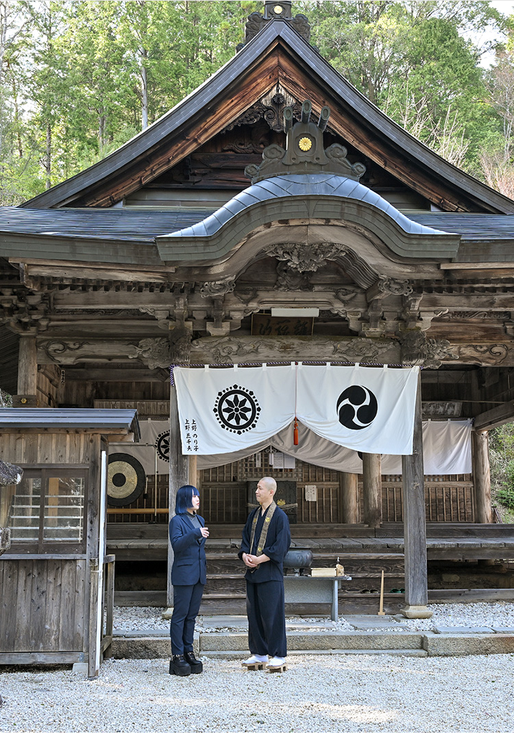 住職とブライダルコンサルタント